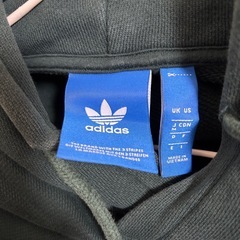 adidas ダークグリーン パーカーの画像