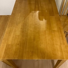 ダイニングテーブルの画像