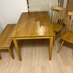 ダイニングテーブルの画像