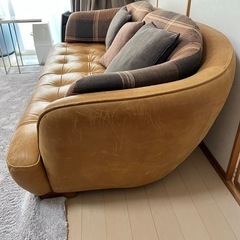 オピアムソファの画像