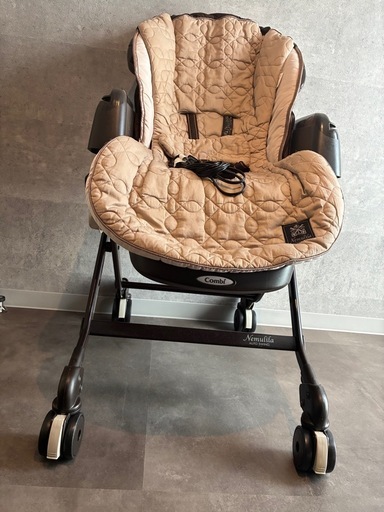 Combi CWL ネムリラ AT ホワイトレーベル 電動 ハイローチェア