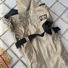 ウェーダー（胸までの長靴）／釣り用ネット（別売り）の画像