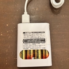１時間使用　乾電池式スマホ充電器　M4287の画像
