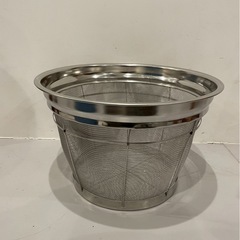 業務用の浅型ステンレス製ざる 2つの画像