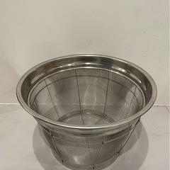業務用の浅型ステンレス製ざる 2つの画像