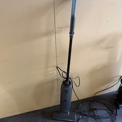 無料！ ポリタンク、机、棚、テーブル、掃除機の画像