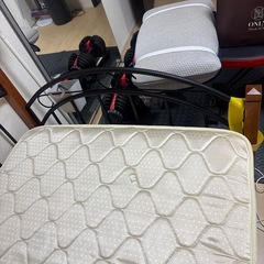 シングルベッドフレーム、マットレスの画像