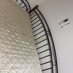 シングルベッドフレーム、マットレスの画像