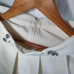 美品　プリーツ膝丈スカート　INGNI　白ホワイト　キュロット　上品の画像