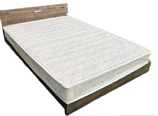 ダブルサイズのベッドフレーム、マットレス コレクション セット と