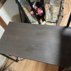 パソコンデスクの画像