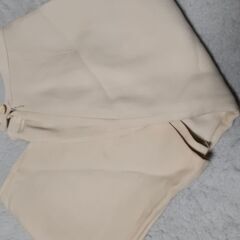Harrods ハロッズ パンツ ボトムス クリーム色 美ライン スラックスの画像