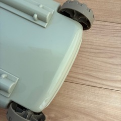 3COINS キッズ キャリーケース 軽量プラスチック製 割れありの画像