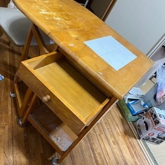 サイズが変わる1人用テーブル⭐️椅子付きの画像