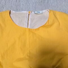 美品 FENDI フェンディ 黄色 ワンピース キッズ 12A 肩出しフリルの画像