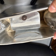 シルバーのショルダーバッグ美品の画像