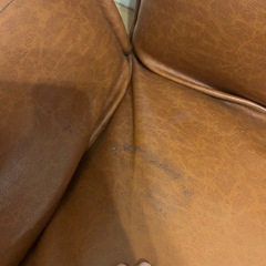 オレンジブラウンソファーの画像