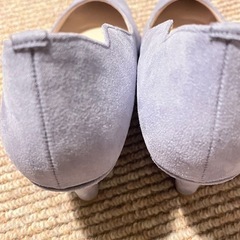 綺麗な色のパンプスの画像