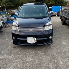 ToyotaヴォクシーAZR60平成18年式 車検付令和9…