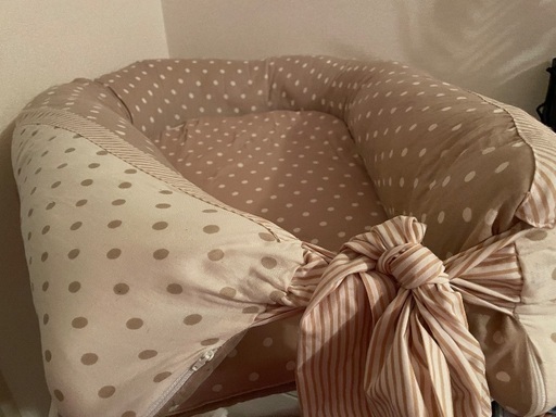 快適でスタイリッシュなベビーベッド。赤ちゃんはまるで雲の上のように眠ることができます。