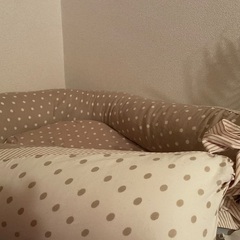 快適でスタイリッシュなベビーベッド。赤ちゃんはまるで雲の上のように眠ることができます。の画像