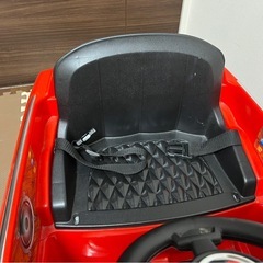 リモコン付き赤いミニカー  子供が乗って運転できますの画像