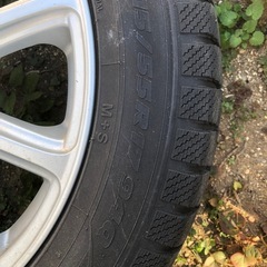 215/55/17  スタッドレスタイヤ　アルミホイール付き
の画像