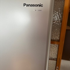 冷蔵庫と洗濯機と棚の画像