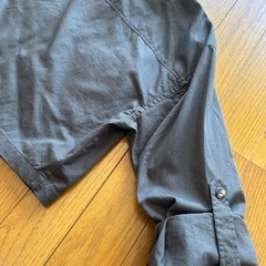 GU クロップドワークシャツ　長袖　オリーブの画像