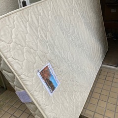 ★格安家具★セミダブルベッド 宮付き 照明有り マットレスフレームセットの画像