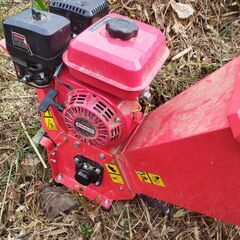 組立済！　お試し可！　強力エンジン式ウッドチッパー　7.5馬力　ロータリドラム式　竹粉砕にジャストサイズ！　トラック荷台に固定も可の画像