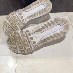 NIKE 白スニーカー　27.5の画像
