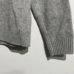 【UNIQLO】ニットセーター ライトグレー 毛100% フワフワの画像