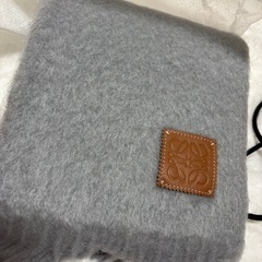 新品ロエベ　マフラーの画像