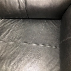 黒のソファーの画像
