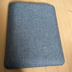 膝の上で使う作業用クッション　パソコン作業などにの画像