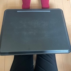 膝の上で使う作業用クッション　パソコン作業などにの画像