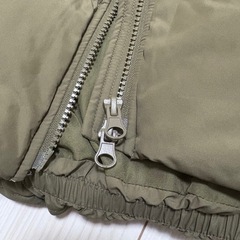 中わたベスト GU カーキ 130cmの画像