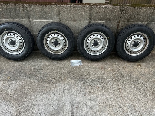 ブリジストン　W300 スタッドレスタイヤ