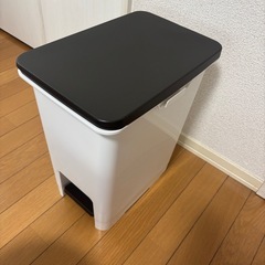 ゴミ箱2個の画像