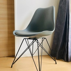 イームズチェアの画像