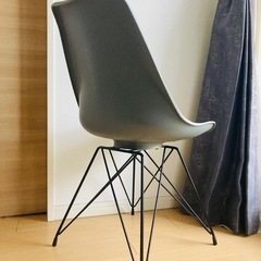 イームズチェアの画像