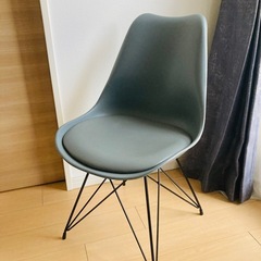 イームズチェアの画像