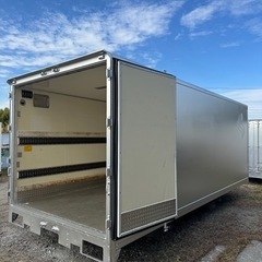 仕上げ済み！断熱材入り！バイクガレージ！使い勝手抜群！倉庫物置用 4トン保冷ロングワイドコンテナの画像