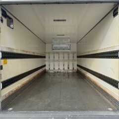 仕上げ済み！断熱材入り！バイクガレージ！使い勝手抜群！倉庫物置用 4トン保冷ロングワイドコンテナの画像