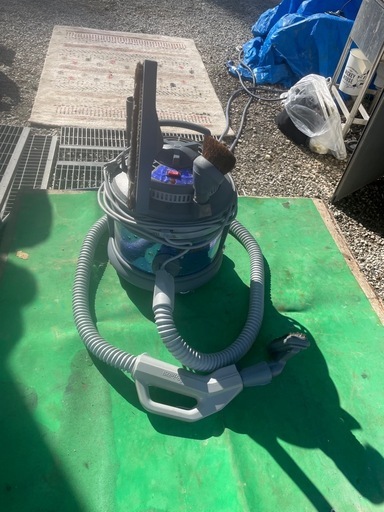 アメリカ製　業務用の乾湿両用掃除機