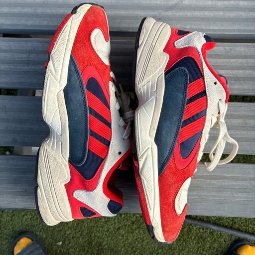 adidas スニーカー　　ヤングワン？