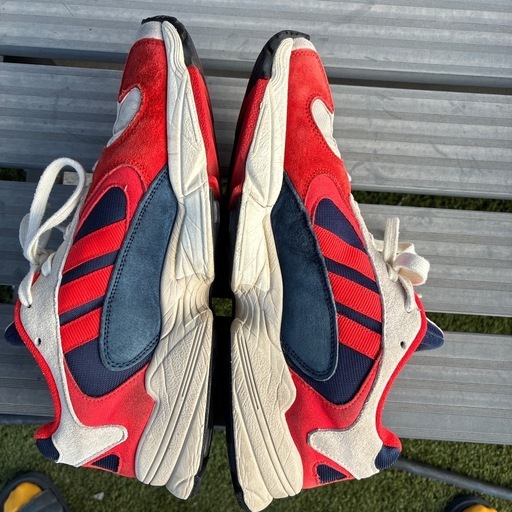 adidas スニーカー　　ヤングワン？