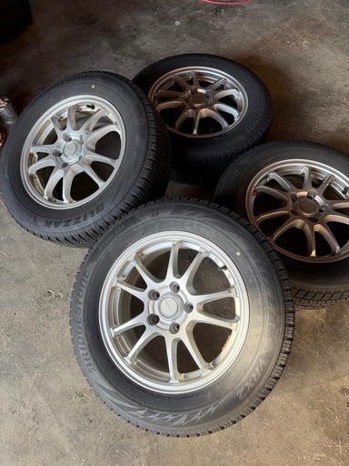 215/60R16 スタッドレスタイヤホイールセット