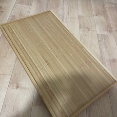 IKEAベッドテーブルの画像